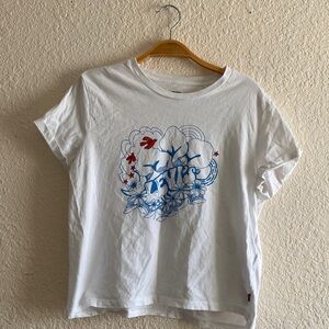 Levi’s cropped logo floral tee